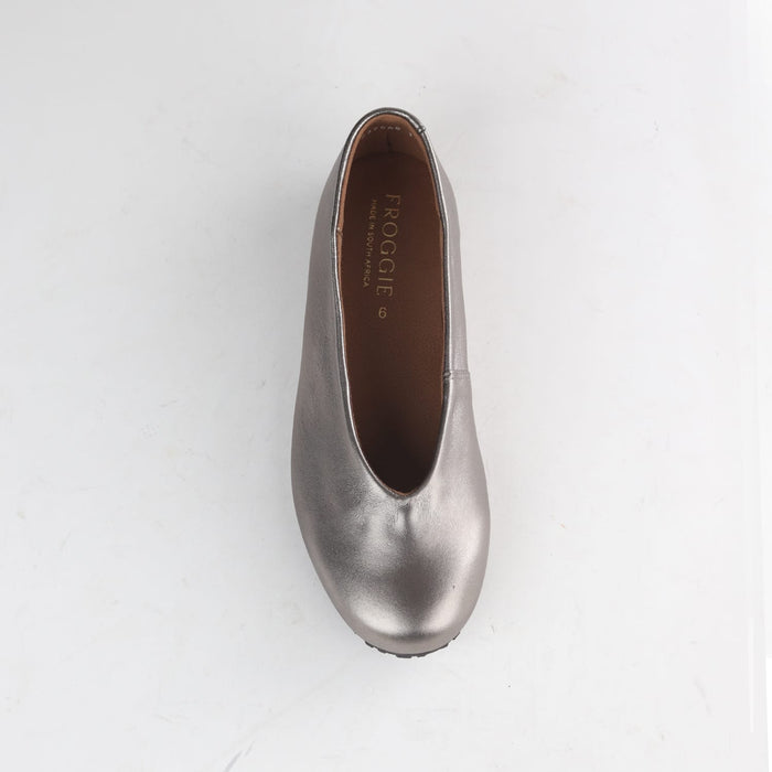 Factory Shop Shoes Froggie Women’s Pump- Pewter Leather- 13039 - top angle.