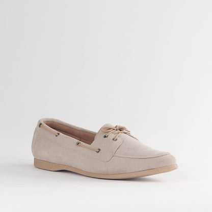 Froggie Women’s 12971 boat shoe in beige suede featuring lightweight construction, lace-up closure and versatile everyday casual look.