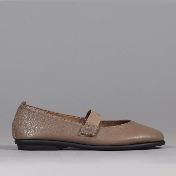 Factory Shop Elasticated Flat Pump in Stone - 12648 - single side.
