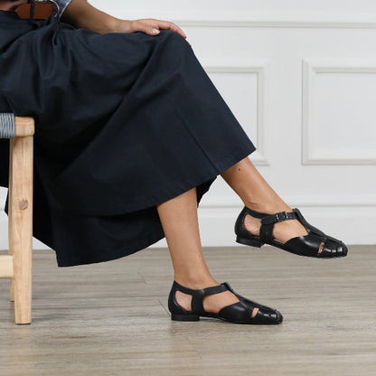 Froggie Fisherman Sandal in Black - 13027 - close up.