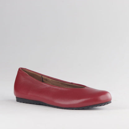 Factory Shop Shoes Froggie Women’s Pump- Red Leather- 13039 - side angle.