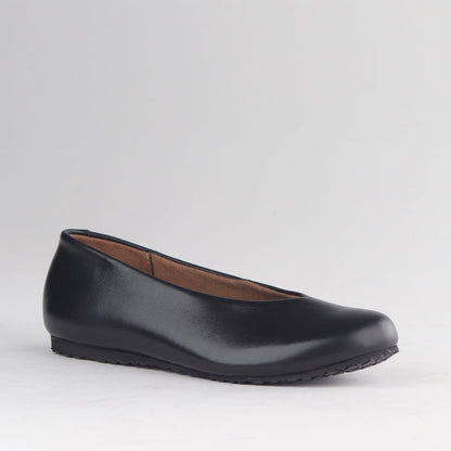 Factory Shop Shoes Froggie Women’s Pump- Black Leather- 13039 - side angle.