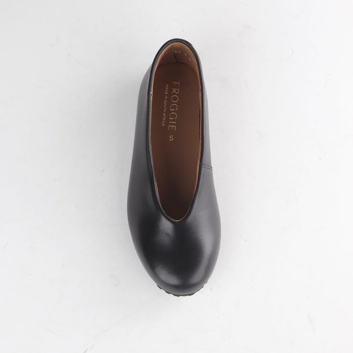 Factory Shop Shoes Froggie Women’s Pump- Black Leather- 13039 - top angle.