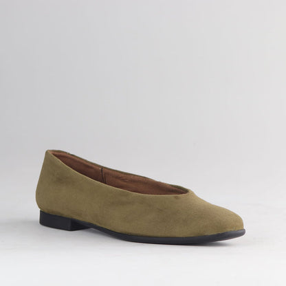 Froggie Shoes Shoes Froggie Women's Flat Pump Shoe-Olive Suede - 13004