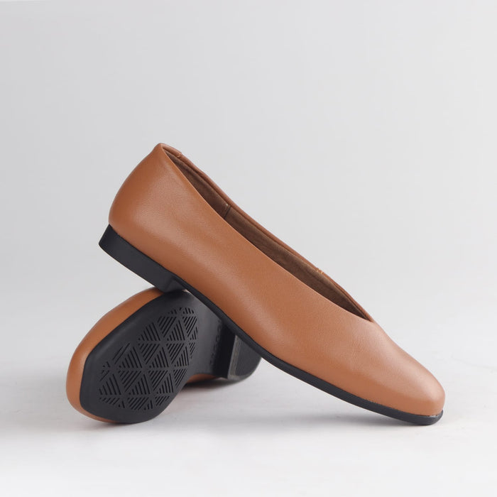 Froggie Shoes Shoes Froggie Women's Flat Pump Shoe-Tan leather - 13004