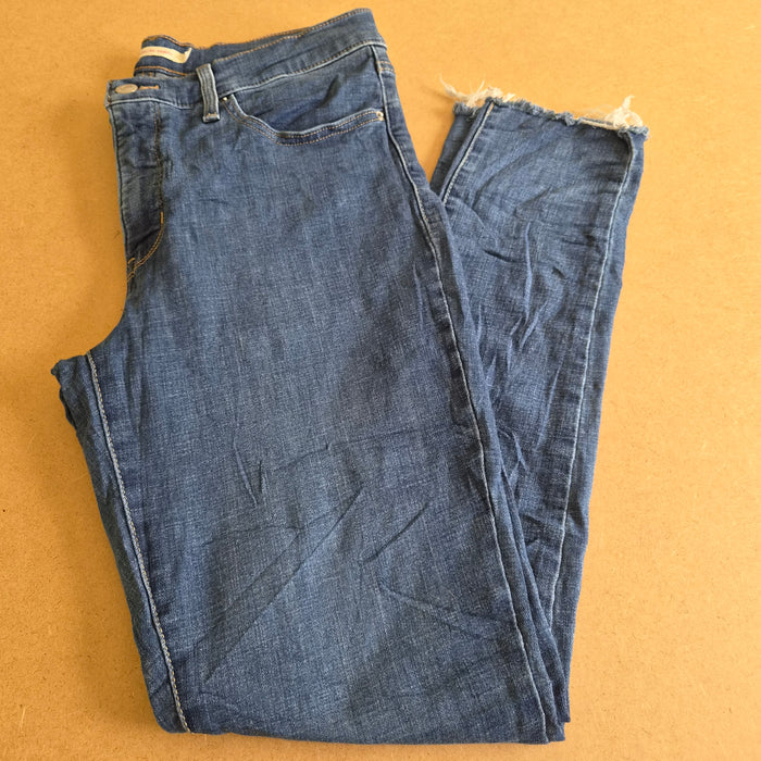 Jean Levi's 311 Shaping Skinny Raw Hem — W31 / FR 40-42 — Très bon état