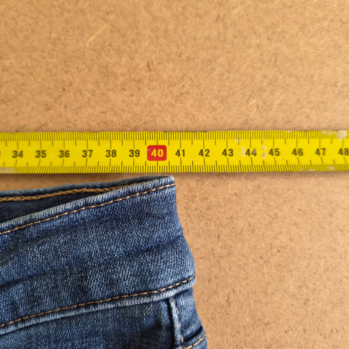 Jean Levi's 311 Shaping Skinny Raw Hem — W31 / FR 40-42 — Très bon état