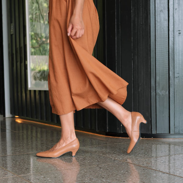 Women with Kitten Heal Court-Tan Leather - 13007