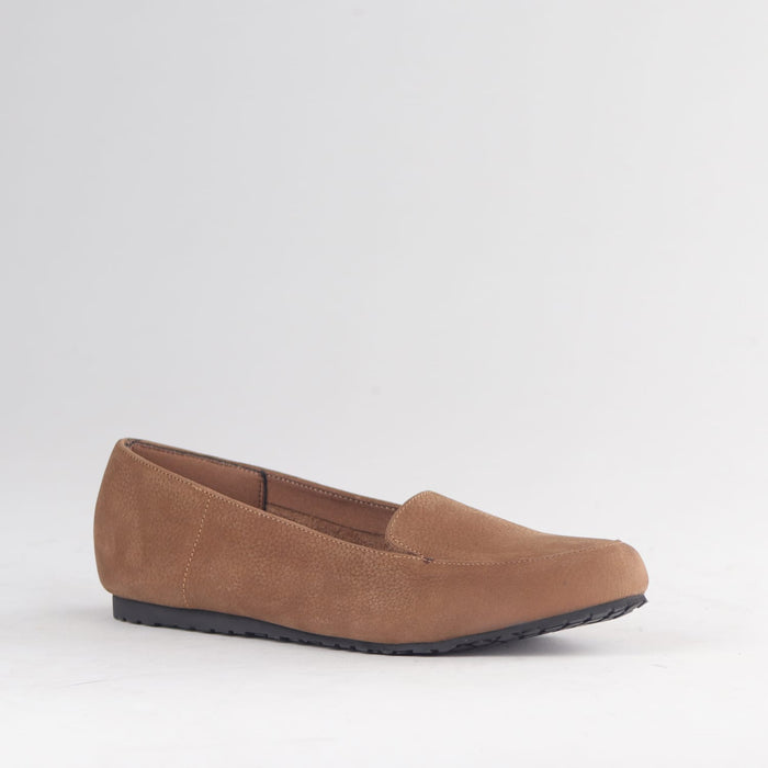 Froggie Women’s Loafer 13033 in tobacco leather with slip-on design, cushioned comfort sole, and classic casual style.