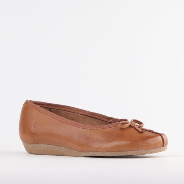 Factory Shop Pump with the Bow in Tan - 12564 - side angle.