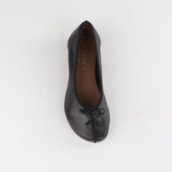 Factory Shop Pump with the Bow in Black - 12564 - top angle.