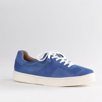 Froggie Shoes Sneakers Retro Lace-up - side angle.
