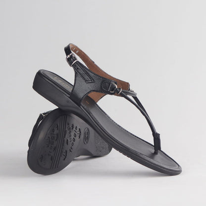 Black leather Froggie 13075 women’s thong sandal featuring delicate spaghetti straps, soft insole and minimalist warm-weather style.