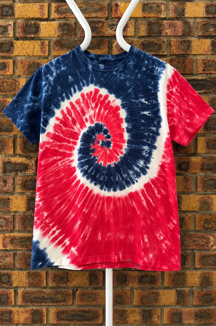 T-shirt tie-dye spirale rouge blanc bleu Old Navy taille S