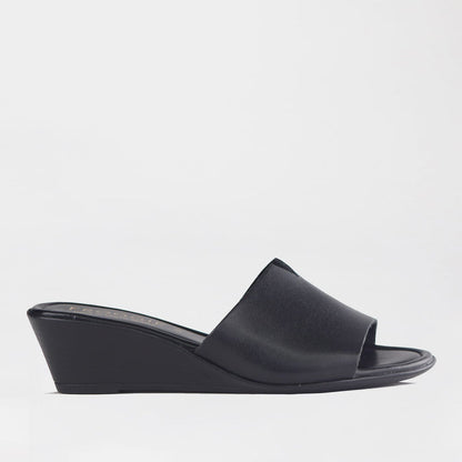 Froggie Shoes Shoes 4 / Black / 13146 Wedge Mule Sandal