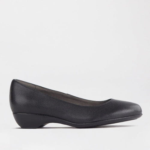 Froggie Wider Fit Court Shoe in Black - 10099 - single side.