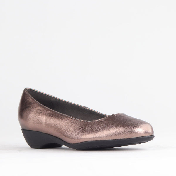 Froggie Wider Fit Court Shoe in Lead - 10099 - side angle.